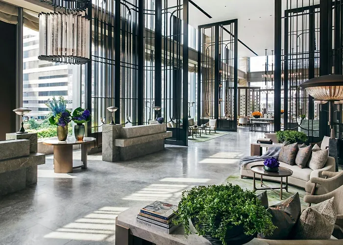 Hotels with tennis St. Regis Hong Kong
